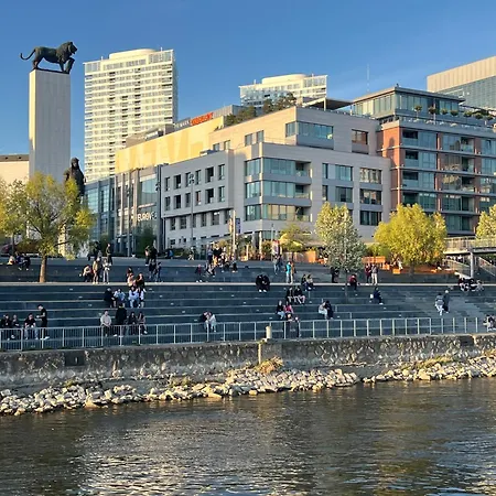 Heart Of The Center 2 By Zazi Apartman *